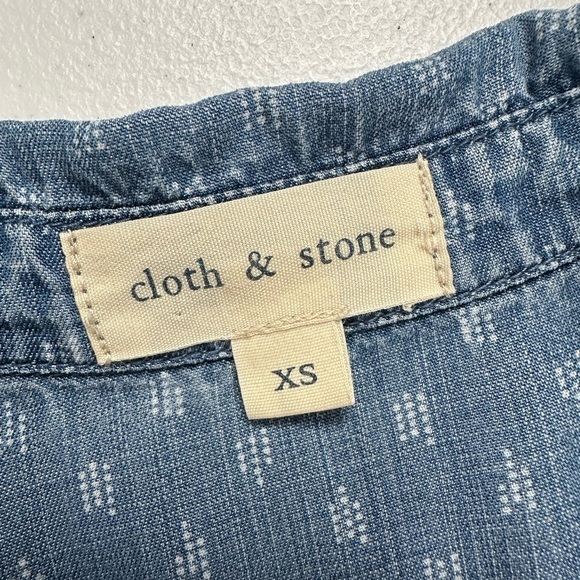 Cloth & Stone Chambray Soft Denim Collared Button Front Shirt - Picture 3 of 9